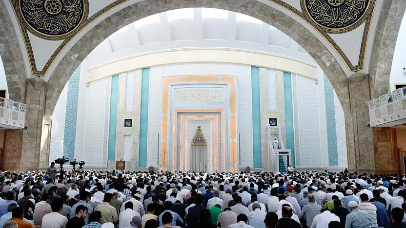 Bu Haftaki Cuma Hutbesi: Ailede Huzurun Kaynağı Merhamet ve Muhabbet