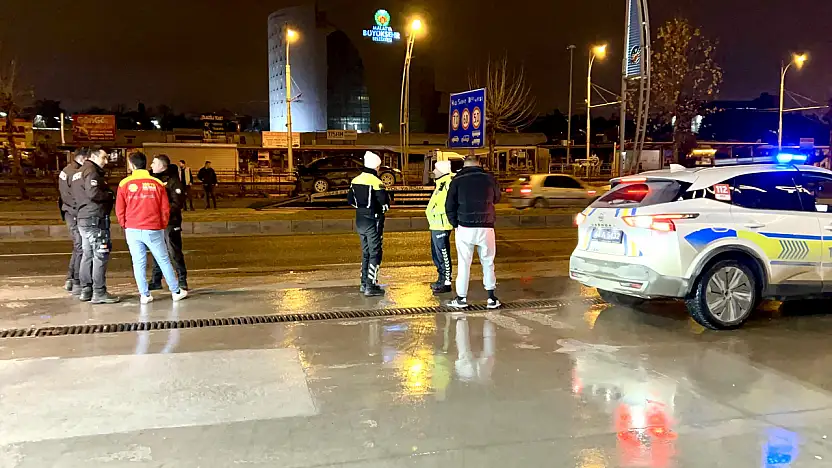 Buhara Bulvarı'nda İki Otomobil Çarpıştı: 2 Yaralı