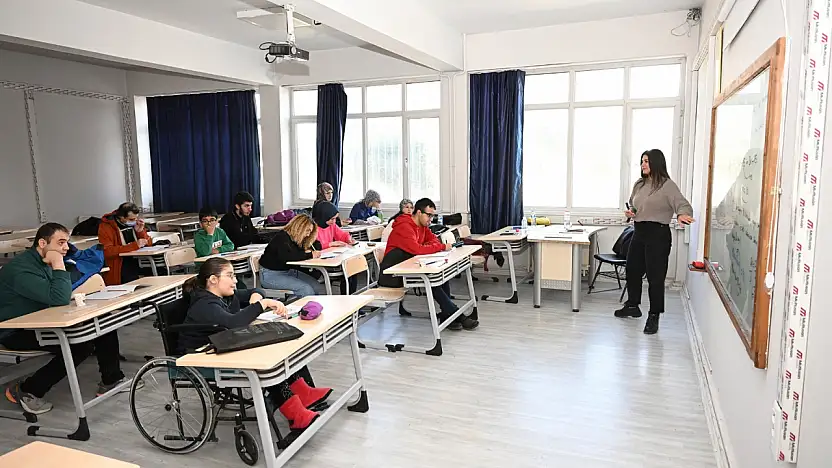 Büyükşehir Belediyesi Engelleri Aşan  Kariyer Yolculuğuna Rehber Oluyor