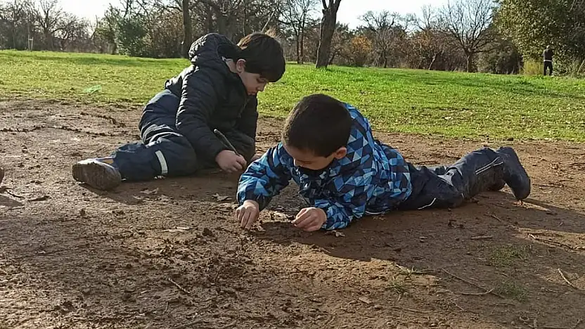 Çocuklar mikroplarla doğal yollarla tanışmalı!