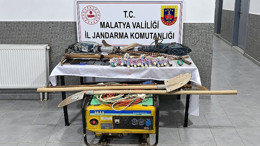 Darende'de Kaçak Kazıya Suçüstü: 15 Dinamit Ele Geçirildi