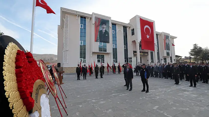 Darende'de Mustafa Kemal Atatürk İçin Saygı Duruşu ve Tören