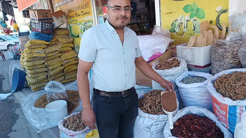 Darende'de Sumak Hasadı Başladı: Sofraların Vazgeçilmezi Tezgâhlarda