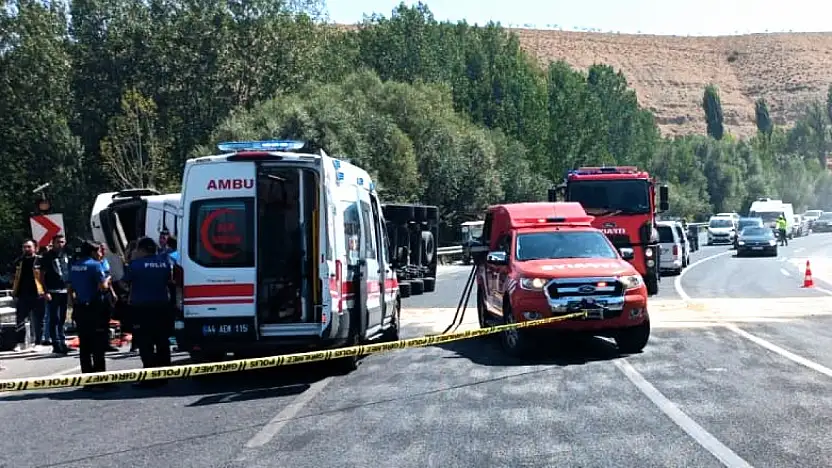 Darende'de Tır Kazası: Sürücü İtfaiye Ekipleri Tarafından Kurtarıldı
