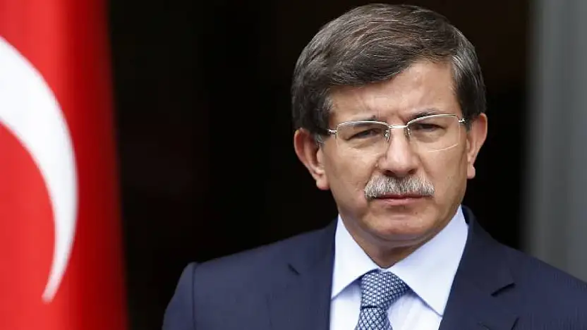 Davutoğlu'ndan Türk Bayrağına Yapılan Saygısızlığa Sert Tepki