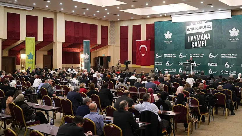 Davutoğlu: 'Türkiye Büyük Bir Güven, Ahlak ve Yönetim Krizi Yaşıyor'