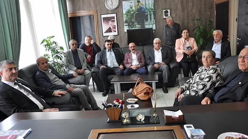 Demir Gidiyor Hekimhan Bakıyor