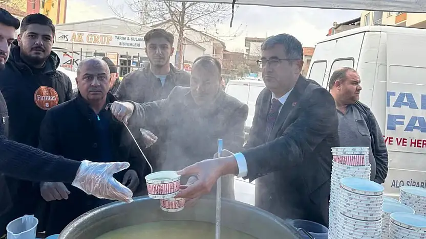 Deprem Şehitleri Dualarla Anıldı, Cami Çıkışı Çorba İkramı Yapıldı