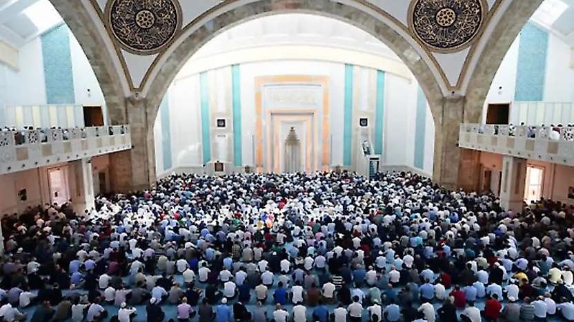 Diyanet'in Cuma Hutbesi İnsan Temasıyla Yayımlandı