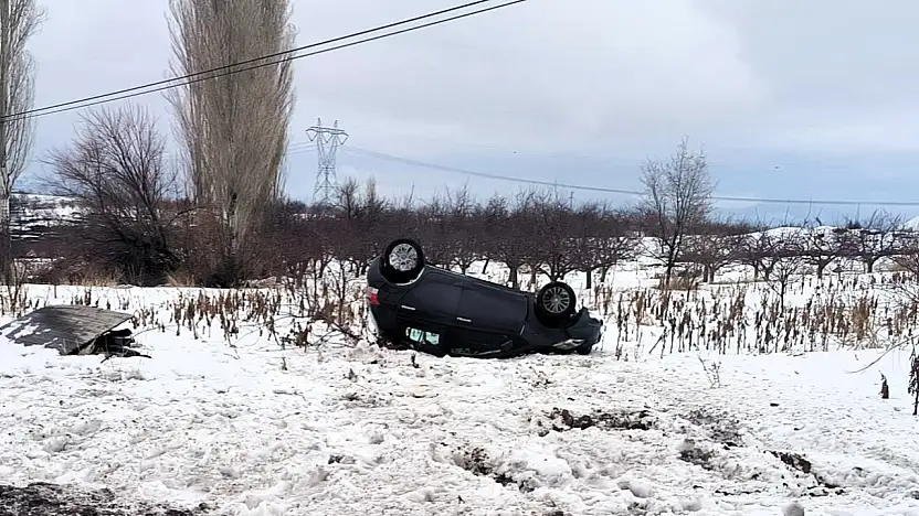 Doğanşehir'de Kuş Sürüsünden Kaçan Otomobil Takla Attı: 1 Yaralı