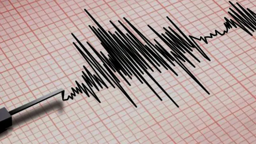 Ege Denizi'nde 5 büyüklüğünde korkutan deprem