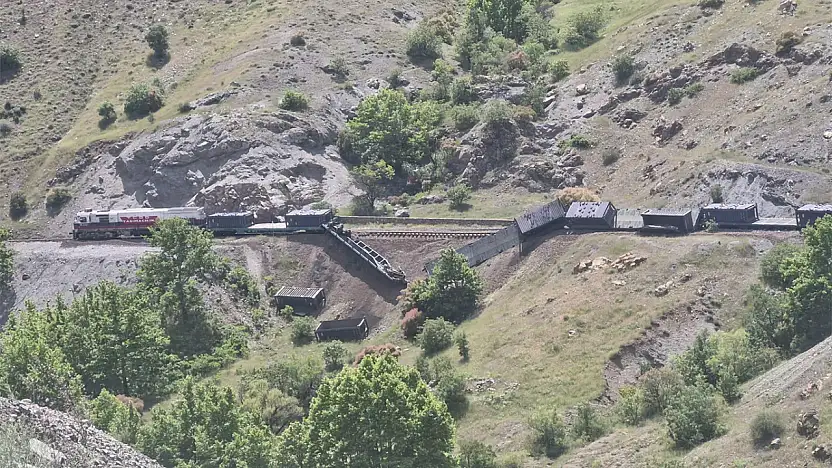Elazığ-Diyarbakır tren seferinde vagonlar raydan çıktı