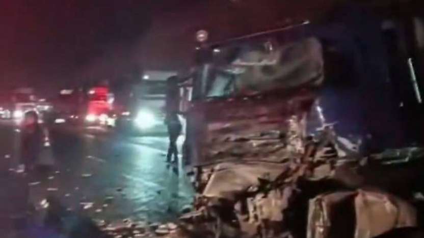 Elazığ-Malatya Yolunda Feci Kaza! 3 Tır Çarpıştı, 1 Ölü