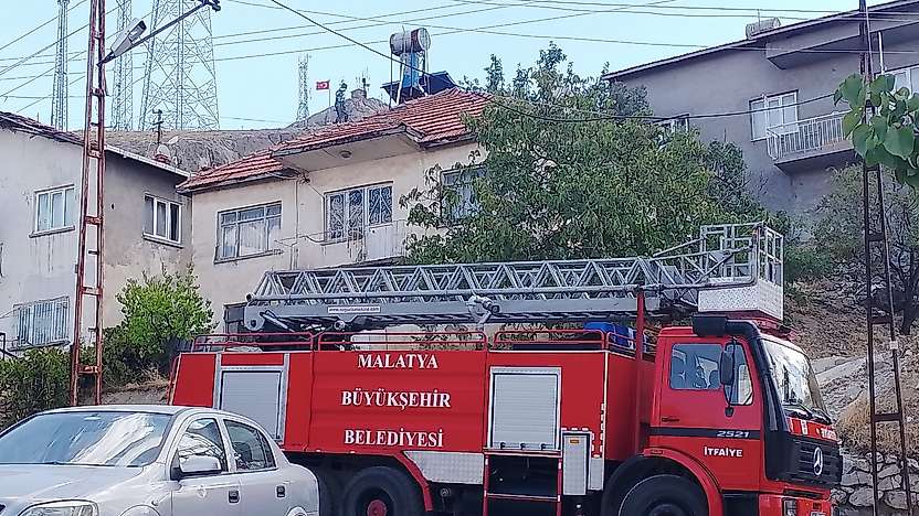 Emekli Öğretmen Evinde Ölü Bulundu