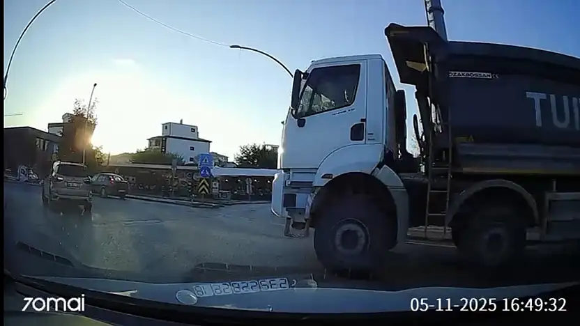 Facianın Eşiğinden Dönüldü! Bostanbaşı'nda Kamyon Dehşeti