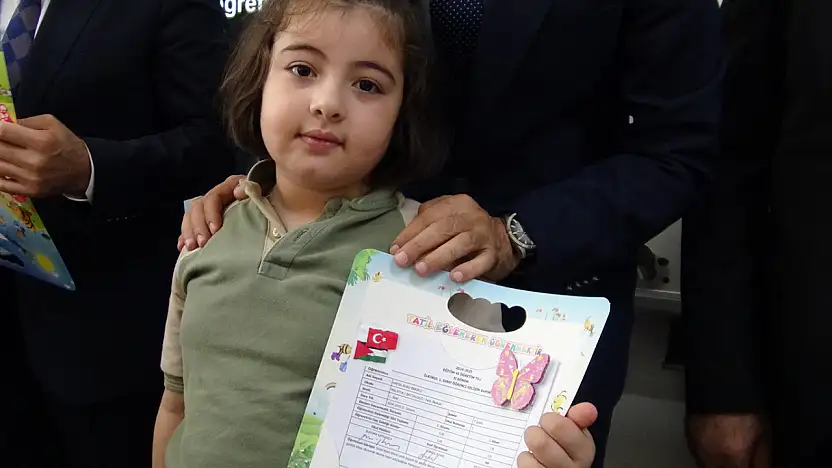 Fatih İlkokulu'nda karne dağıtım töreni düzenlendi