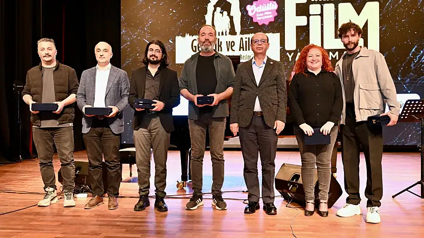 'Gençlik ve Ailem' Temalı 1. Kısa Film Yarışmasının Ödül Töreni Yoğun Katılımla Gerçekleşti