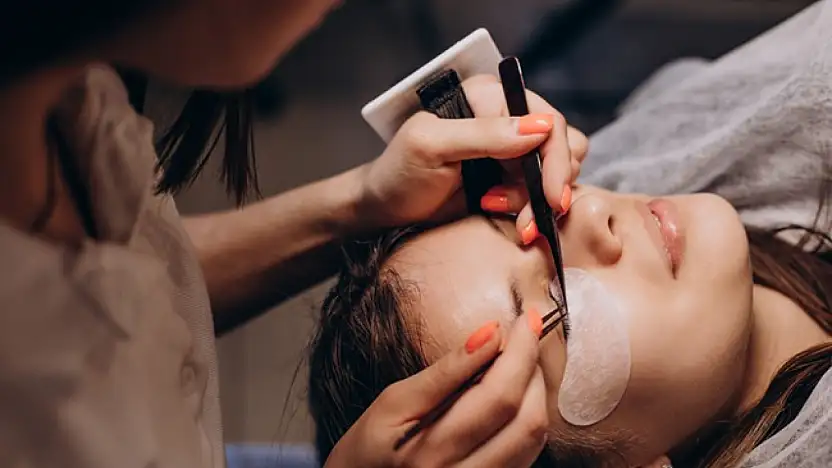 Göz Alıcı Bakışların Anahtarı: Nail Time Studio'da İpek Kirpik Deneyimi