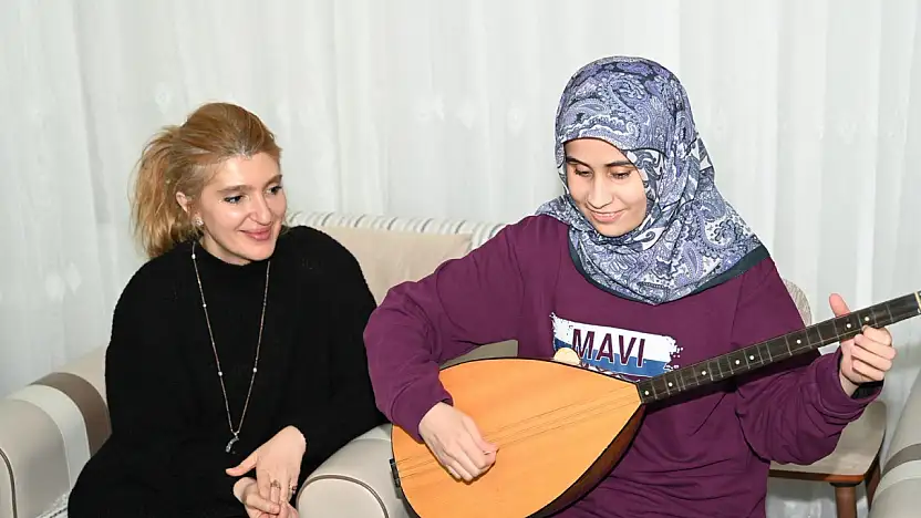 Halkın Vekili Ölmeztoprak'tan Görme Engelli Rabia'ya Anlamlı Jest