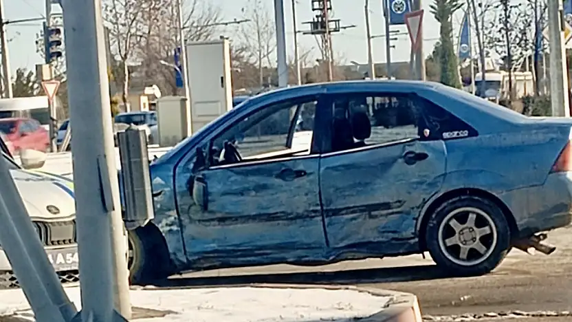 Hava Lojmanları Kavşağı'nda Kaza: 2 Yaralı