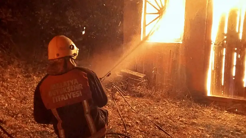Hekimhan'da Baraka Yangını Korkuttu