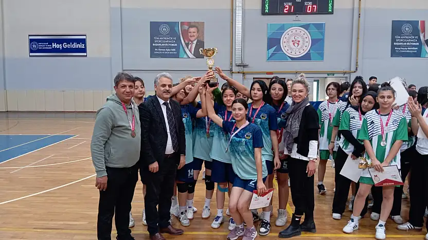 Hentbolda Malatya'nın Şampiyonları Belli Oldu! Spor Lisesi Çifte Zaferle Bölgeye Gidiyor