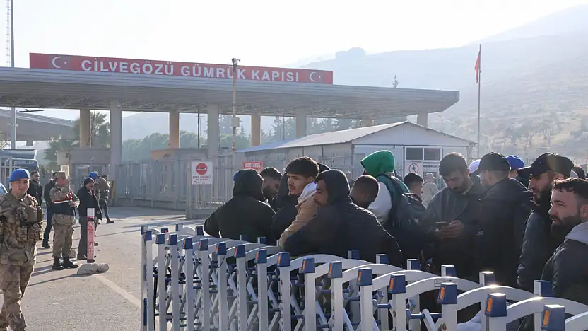 İçişleri Bakanı Yerlikaya: 9 Aralık'tan itibaren 250 bin Suriyeli ülkesine döndü