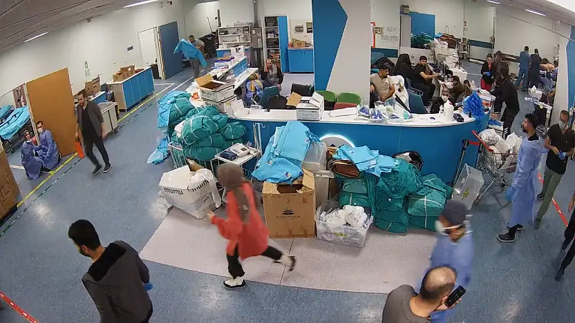 İkinci Depremde Sedyeye Siper Oldular: 'Hastayı Bırakırsak Ölürdü'