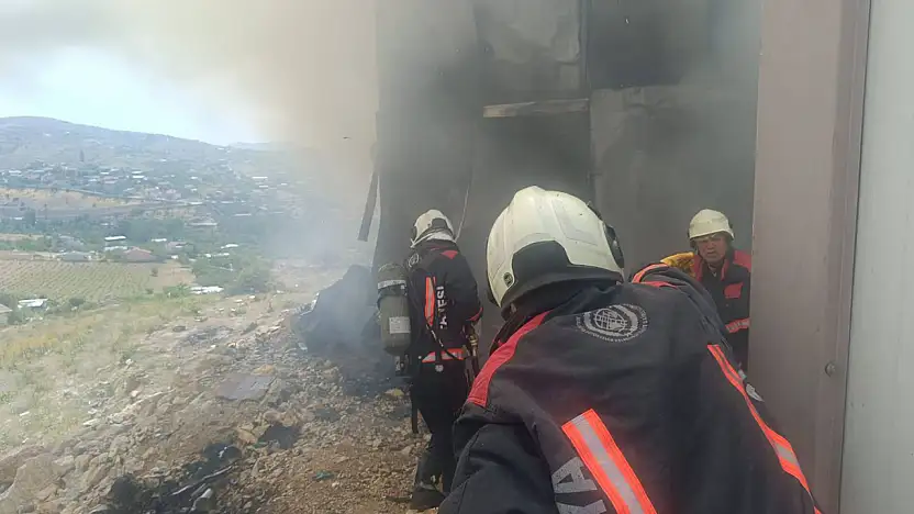 İnşaat işçilerinin kaldığı şantiyede korkutan yangın