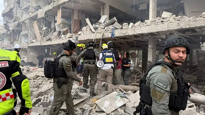 İran'dan Tel Aviv ve Hayfa'ya yeni füze dalgası