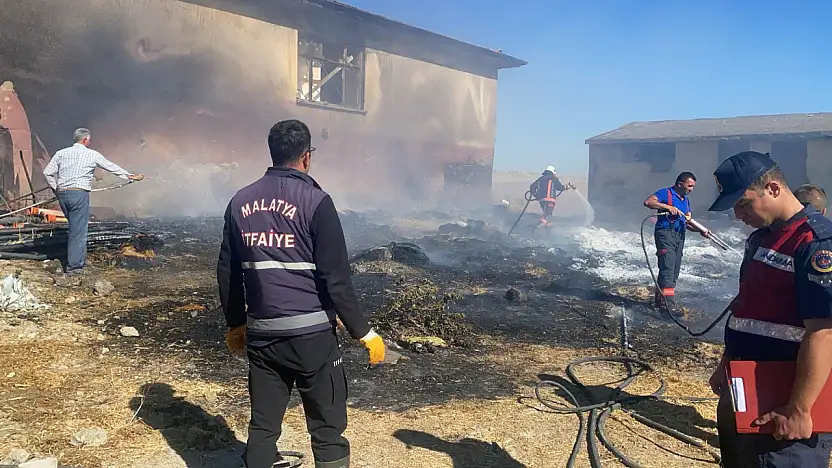 İtfaiye Ekipleri İki Ayrı Yangını Kısa Sürede Kontrol Altına Aldı