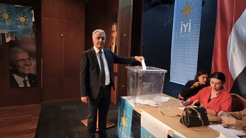 İYİ Parti Yeşilyurt'ta Yeni Dönem: Alper Karakurt İlçe Başkanı Seçildi