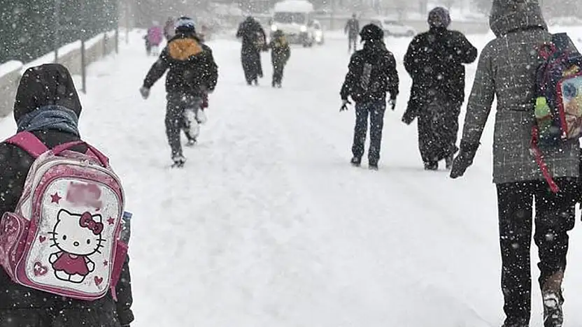 Kar ve Fırtına Eğitimi Durdurdu: 6 İl ve 1 İlçede Okullar Tatil