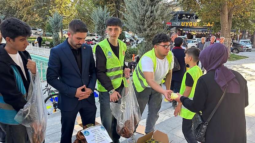 Kernek Meydanı'nda Ülkücü Şehitler Tahir Özyazgan ve Ahmet Pektaş Anıldı