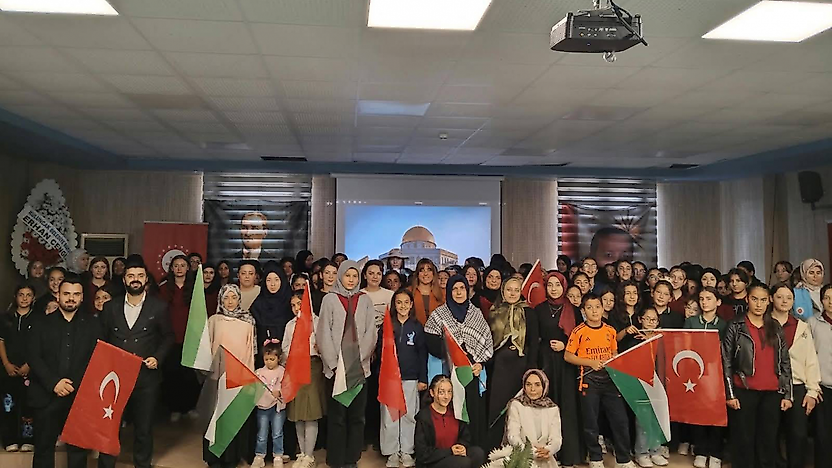 Kuluncak'ta kız öğrencilere 'Mescid-i Aksa ve Umut' tiyatrosu