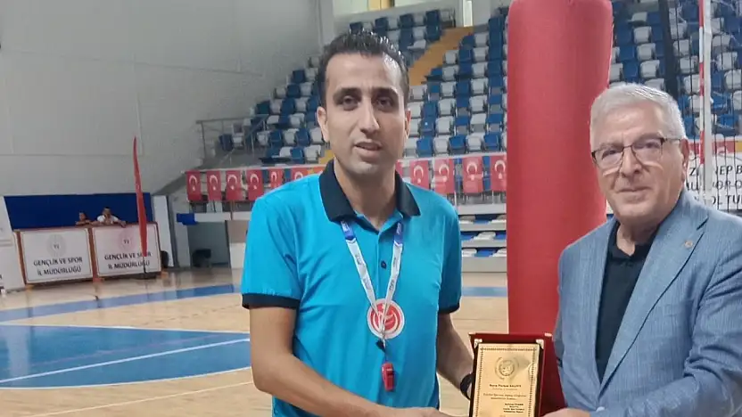 Malatya Amatör Spor Kulüpleri'nden Hakem Furkan Salduz'a Onur Plaketi