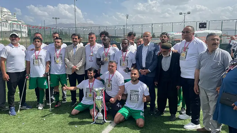 Malatya Büyükşehir Belediye Ampute Futbol Takımı Namağlup Şampiyonluğunu Kutladı