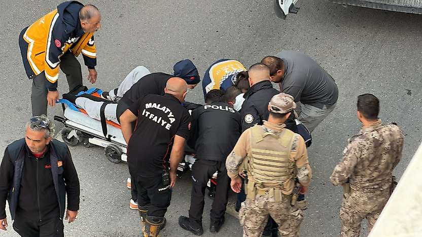 Malatya'da 16 yaşındaki genç alt geçitten atladı