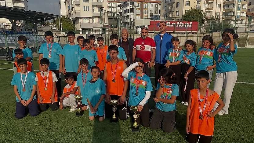 Malatya'da 5S Hokey Turnuvası Sona Erdi: Genç Sporculara Kupa ve Madalya
