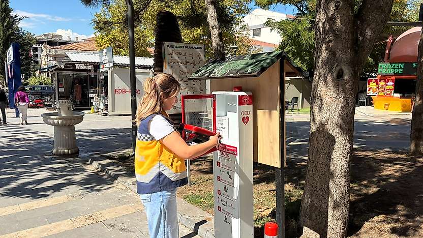 Malatya'da Ani Kalp Durmalarına Karşı 3 Noktaya Otomatik Şok Cihazı Yerleştirildi