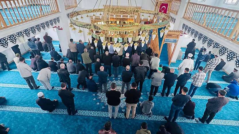 Malatya'da Depremde Yıkılan Çalıgülü Camii Yeniden İbadete Açıldı