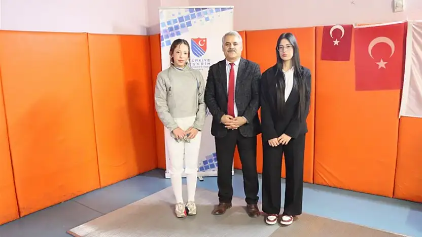 Malatya'da Eskrimde Örnek Hikâye: İkiz Kardeşlerden Biri Sporcu, Diğeri Hakem