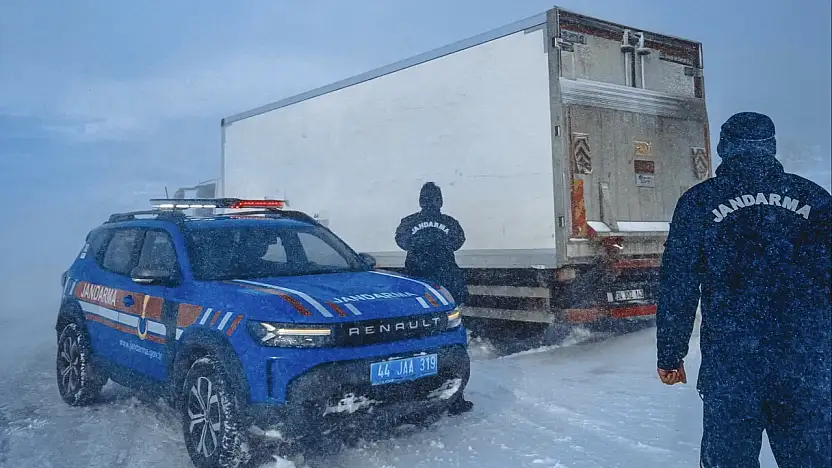 Malatya'da Kar Alarmı: Birçok Yol Ulaşıma Kapatıldı