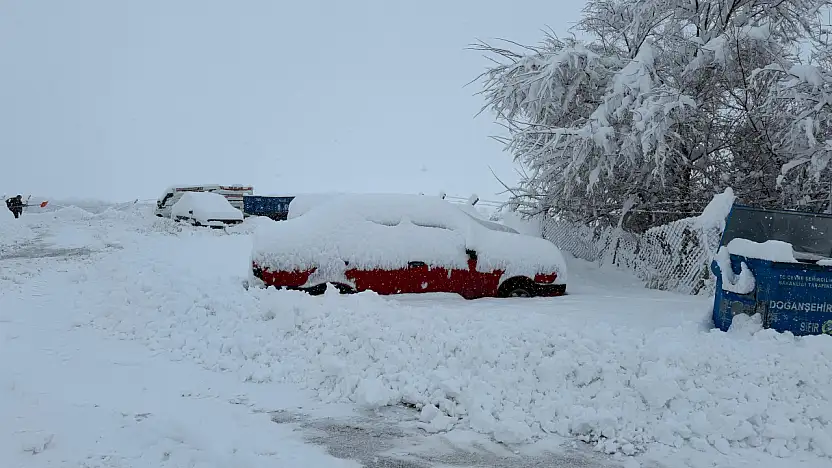 Malatya'da Kar Hayatı Durdurdu: Yüksek Kesimlerde 1 Metreyi Aştı