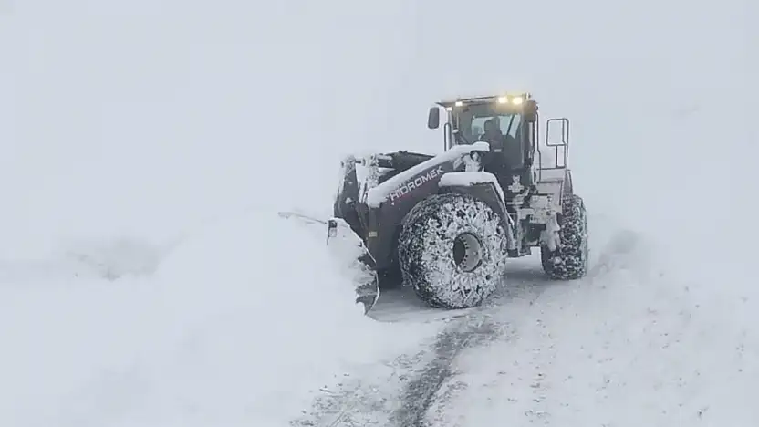 Malatya'da Karla Mücadele Seferberliği: Büyükşehir Ekipleri 7/24 Sahada