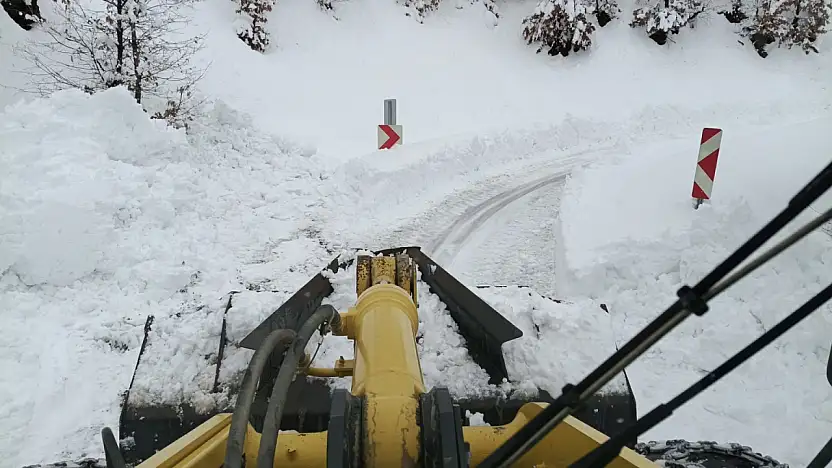 Malatya'da Karla Mücadele Seferberliği: 86 Mahallede 1989 Kilometre Yol Açıldı