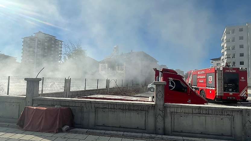 Malatya'da Kuru Ot Yangını Paniğe Neden Oldu