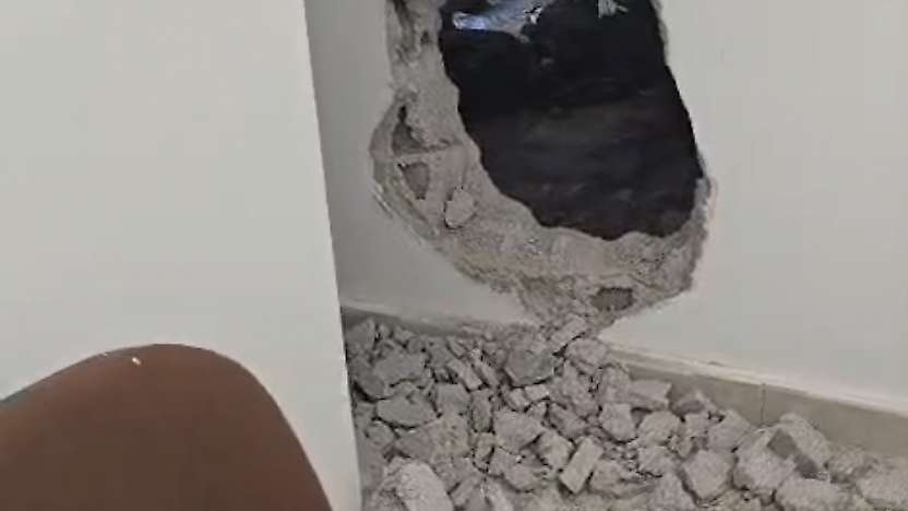 Malatya'da Kuyumcuya Duvarı Delerek Girdiler! Altınlara Ulaşamayınca Parayla Kaçtılar