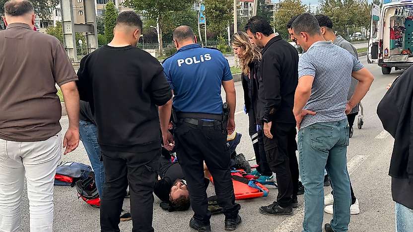 Malatya'da otomobil motosiklete çarptı: 30 metre sürüklendi