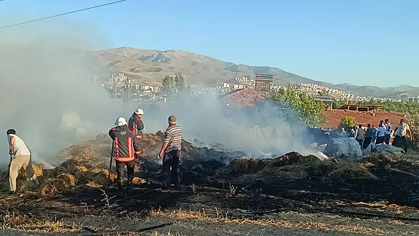 Malatya'da samanlık yangını: Tonlarca saman küle döndü